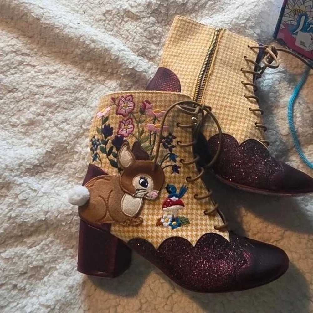 Embroidered Heeled Boots with Bunny Motif